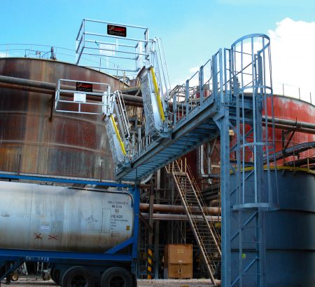 Carbis single hatch truck loading system above a tank truck.